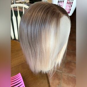 Good used Evie luxe blonde synthetic wig free part lace front glueless bob